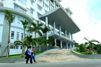 trong-cay-dai-hoc-su-pham-hanoi