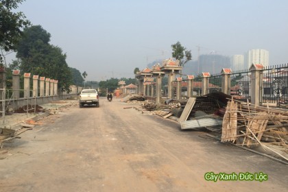 Tuyến đường vào cổng nhà tang lễ